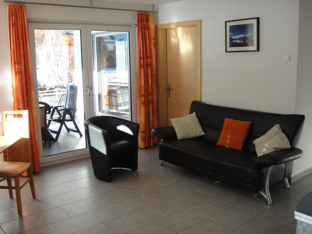 Haus Alpenstern Apartment Saas-Grund Room photo