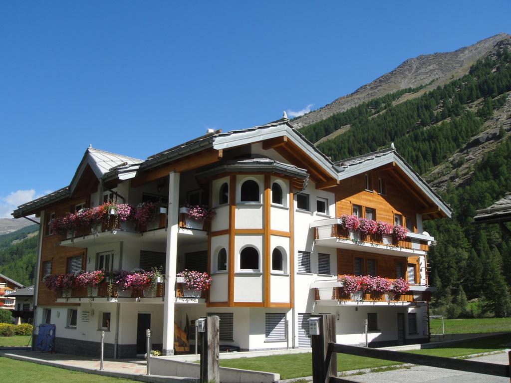 Haus Alpenstern Apartment Saas-Grund Exterior photo
